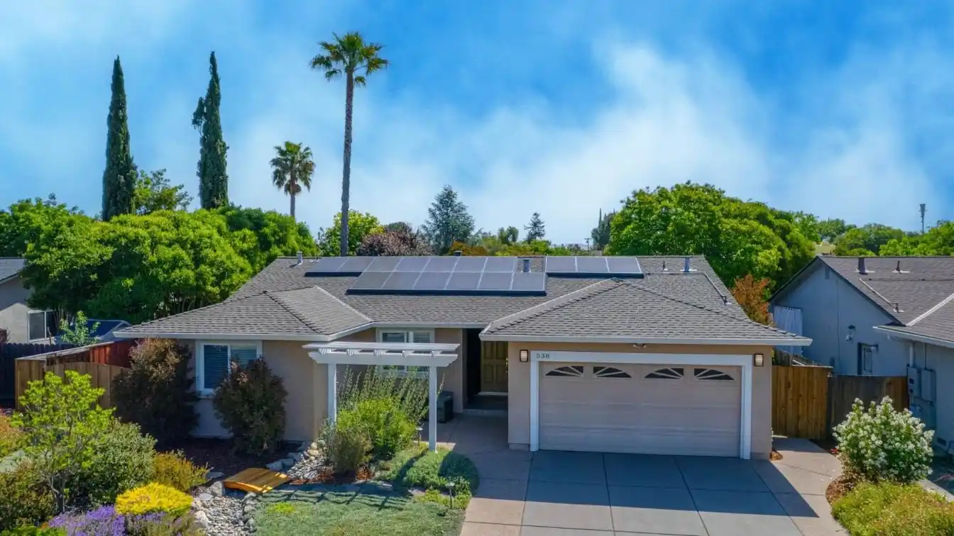 Move-in Ready Residence in a Wonderful Neighborhood