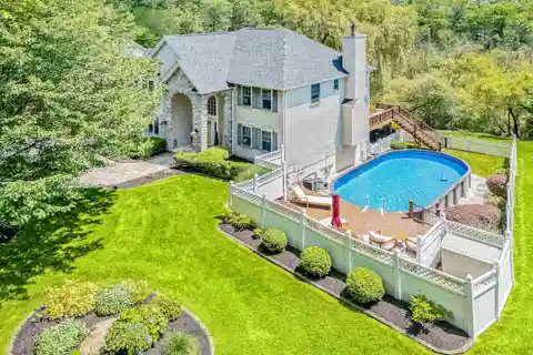 Modern Lake Retreat in Raibow Lakes