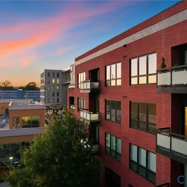 STUNNING CITY RESIDENCE WITH EXPANSIVE MOUNTAIN VIEWS