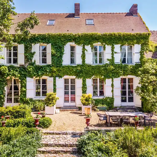 DELIGHTFUL PROPERTY IN A PEACEFUL VILLAGE
