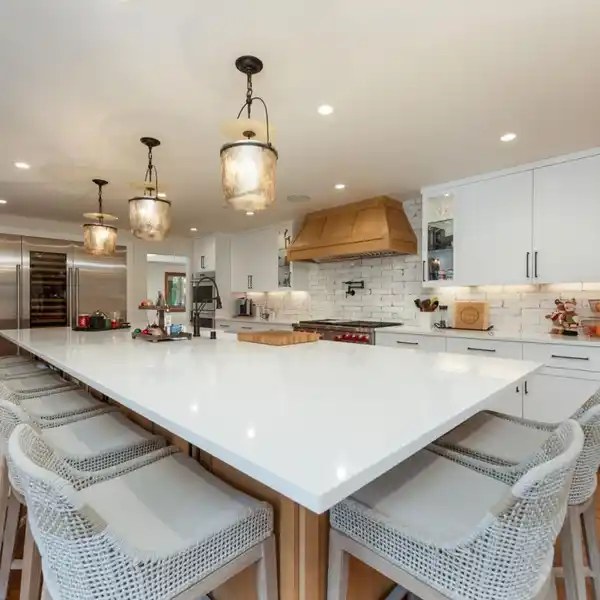 FULLY RENOVATED FAMILY HOME IN MID-KINGSBURY