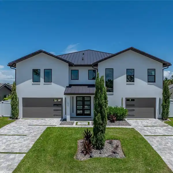 TIMELESS ARCHITECTURE WITH CONTEMPORARY LUXURY IN YACHT CLUB ESTATES