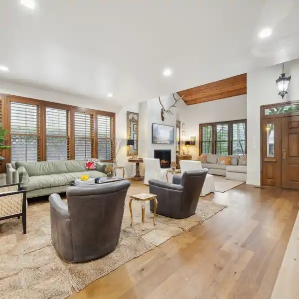 FABULOUS SINGLE-FAMILY ATTACHED HOME IN UNIVERSITY PARK