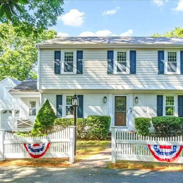 RENOVATED COASTAL OASIS NEAR OLD SILVER BEACH