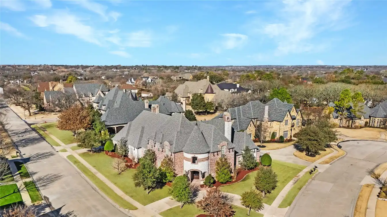 Exquisite Residence in the Gated Castleton Manor of Colleyville