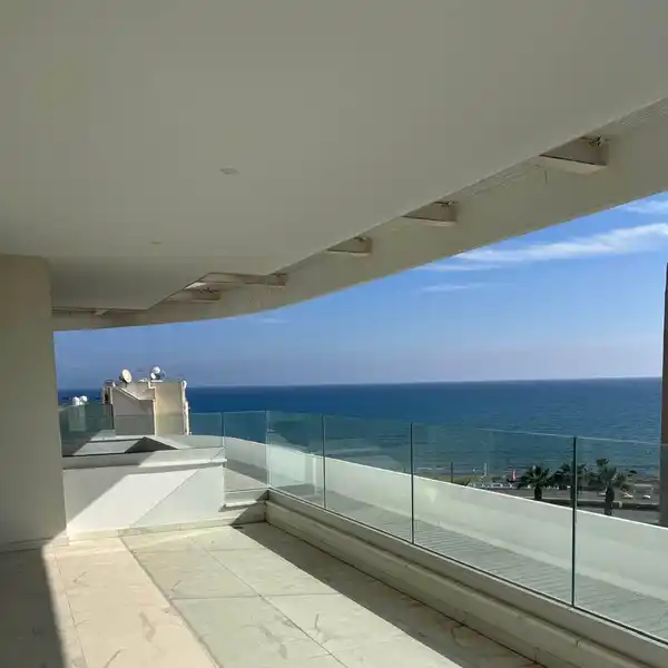 STUNNING SEA VIEW APARTMENT
