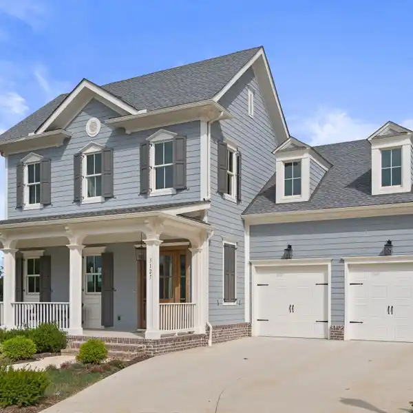 LUXURY AND LIVABILITY IN A GREAT LOCATION