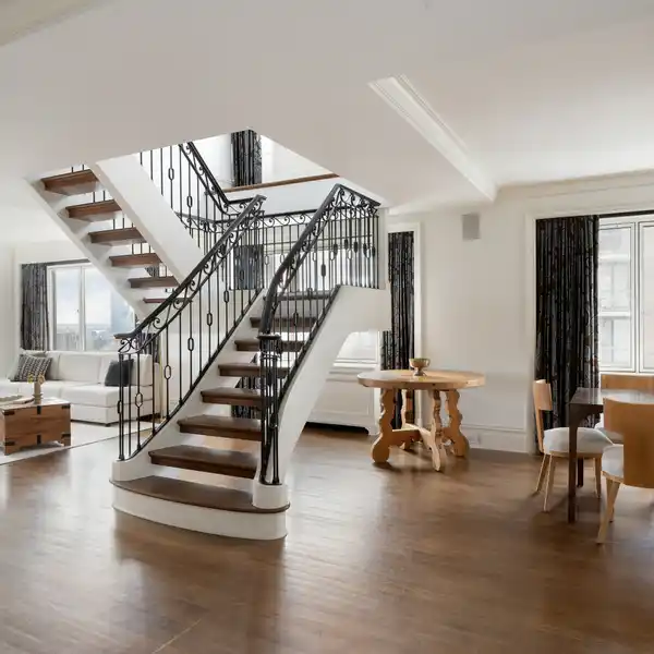 BEAUTIFULLY APPOINTED SIX-BEDROOM DUPLEX