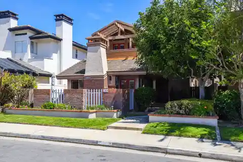Spacious Huntington Beach Home with Wonderful Floor Plan