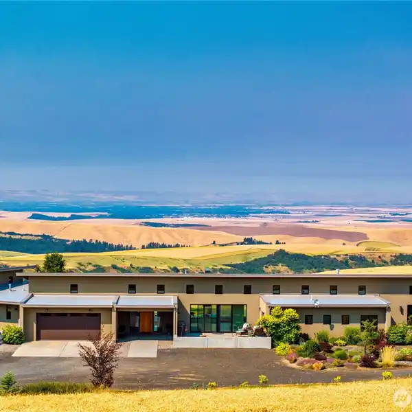 SUSTAINABLE LUXURY ON 40 ACRES