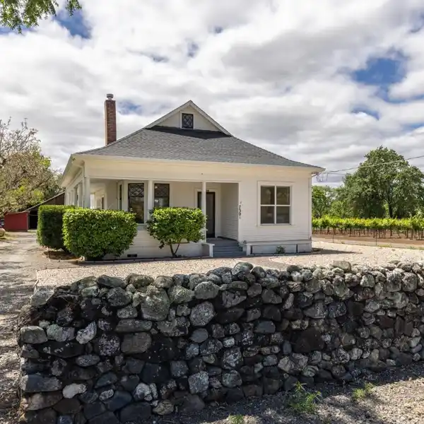 STORIED VINTAGE COMPOUND