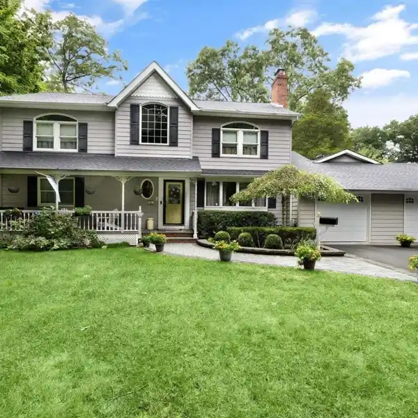 EXTRAORDINARY EXPANDED COLONIAL PROPERTY
