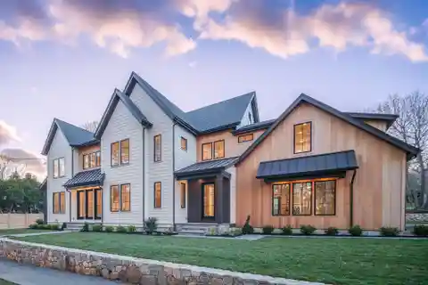 New Modern Construction Blending Luxury and Convenience