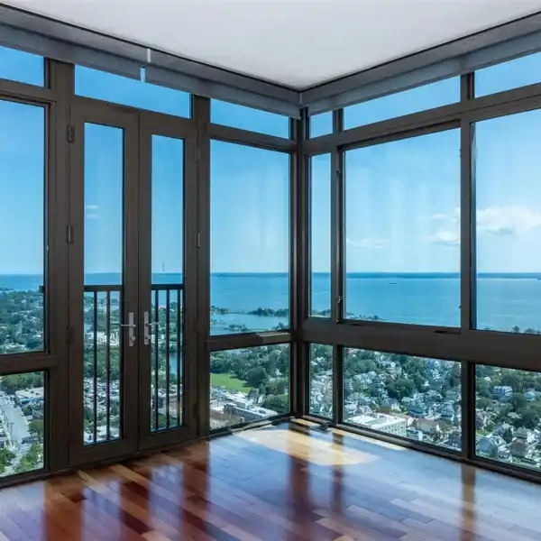 EXCEPTIONAL CORNER RESIDENCE OFFERING PANORAMIC SOUND VIEWS