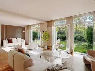 Spacious Garden-level Apartment with Private Garden