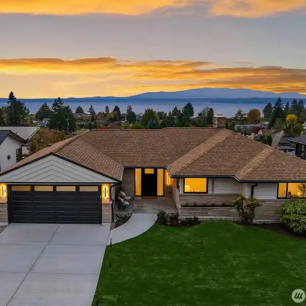 MID-CENTURY GEM WITH PANORAMIC PUGET SOUND VIEWS