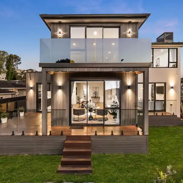 LUXURY LIVING ON THE PARK