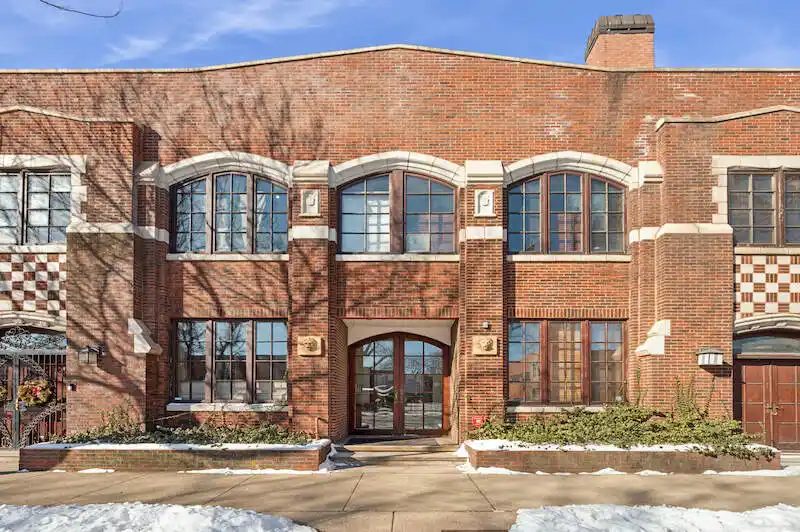 Charming Row Home in the Heart of Lincoln Park