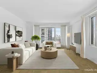 Rare Four-bedroom in Full-service Landmark