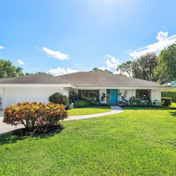 TRANQUIL LAKE VIEWS AND SOUTHERN EXPOSURE