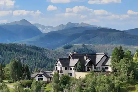 Premier Setting with 360-degree Views