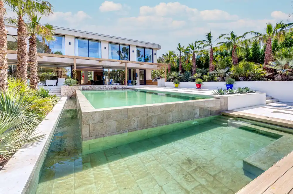 Newly Built Designer Villa with the Most Exclusive Furnishings