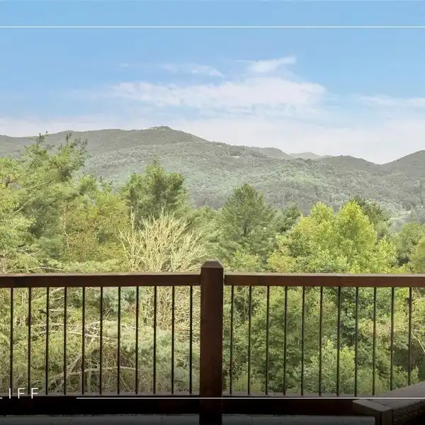 CUSTOM ARTS AND CRAFTS HOME IN GATED GREYCLIFF