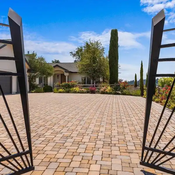 THOUGHTFULLY REMODELED SINGLE-LEVEL HOME