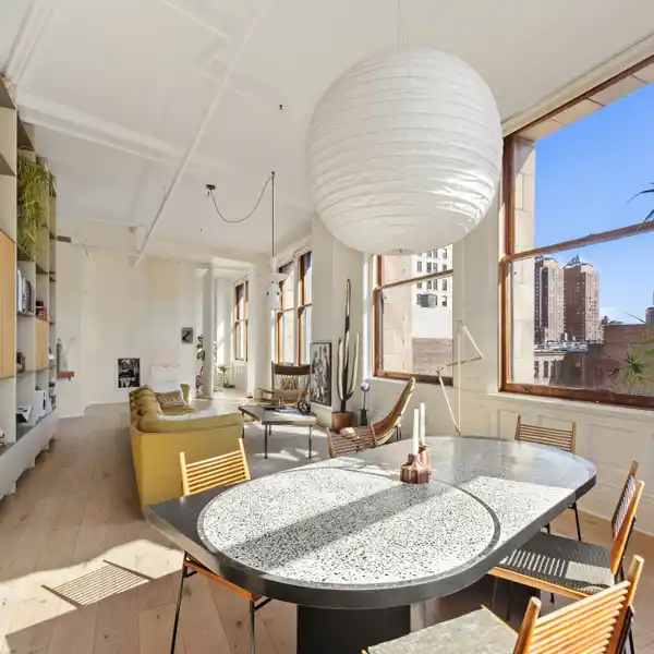 REFINED LIGHT-FILLED LOFT