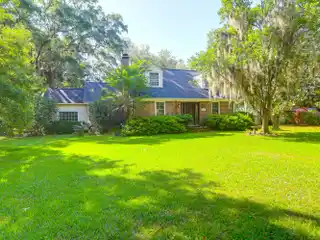 Classic Cape Cod-style Gem