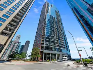 Penthouse with Stunning Views of Chicago River