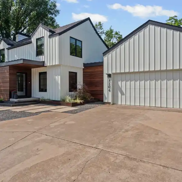 REIMAGINED MODERN FARMHOUSE NEXT TO BERNEY PARK