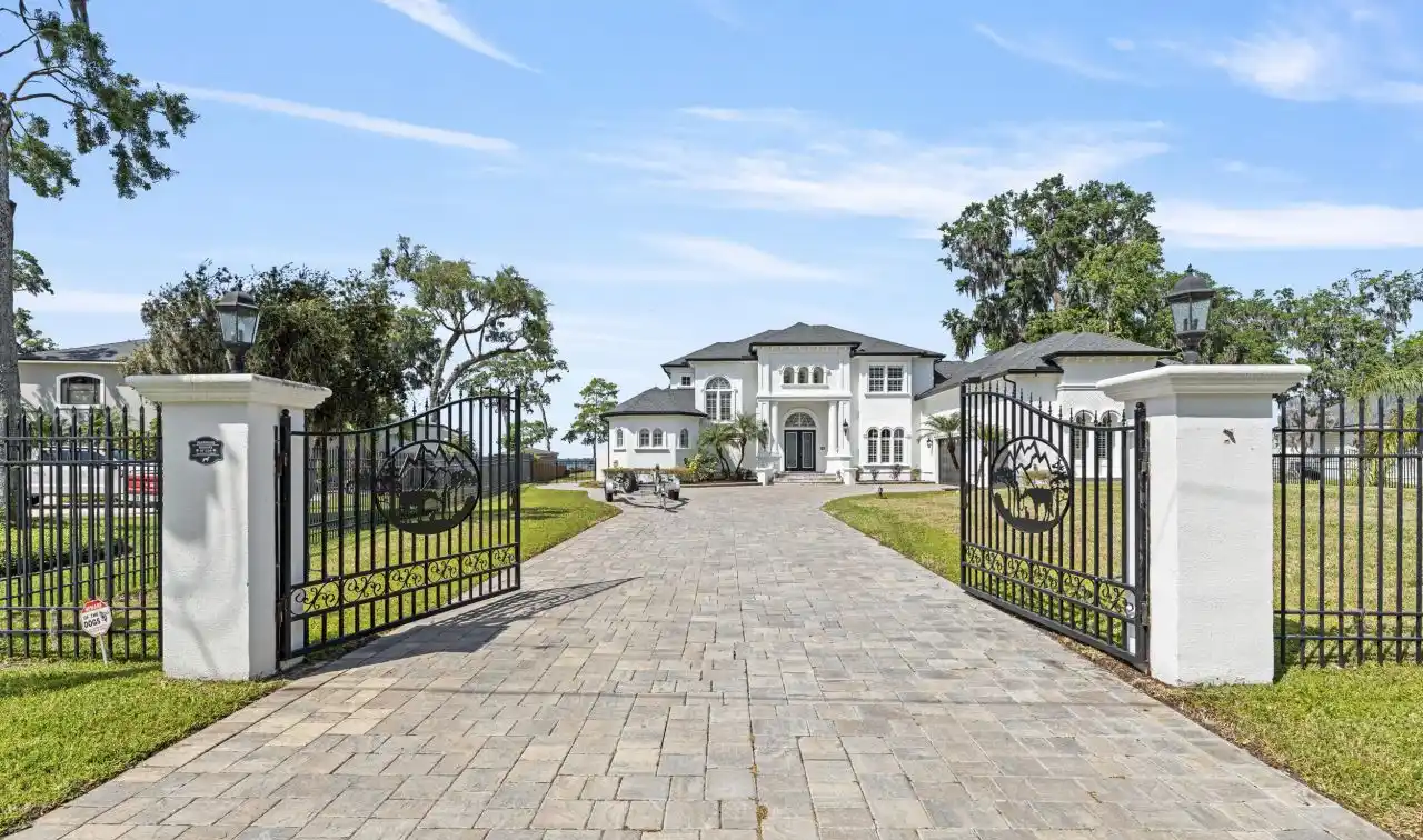 Extraordinary Riverfront Sanctuary