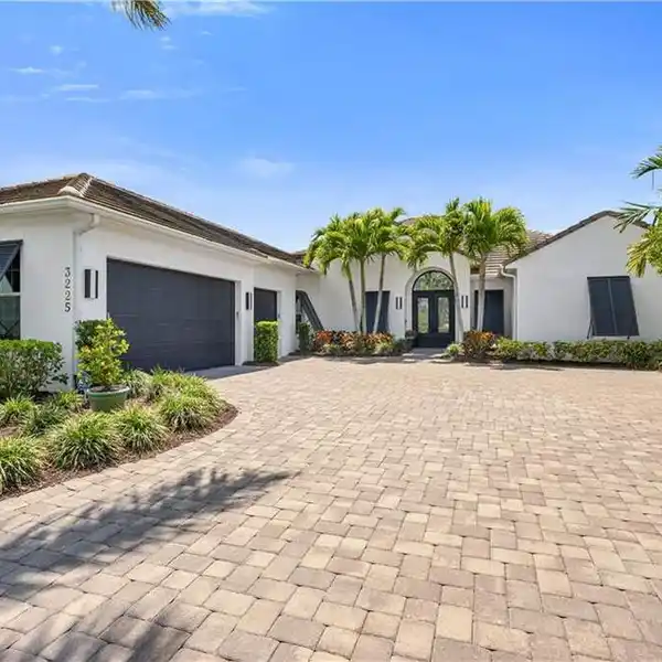 UPSCALE LIVING IN FIDDLER'S CREEK