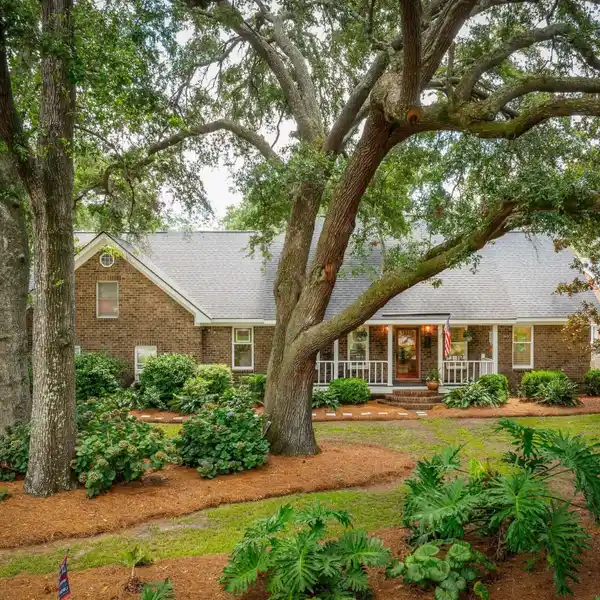 AN IDYLLIC LOWCOUNTRY LIFESTYLE WHERE SERENITY MEETS ADVENTURE