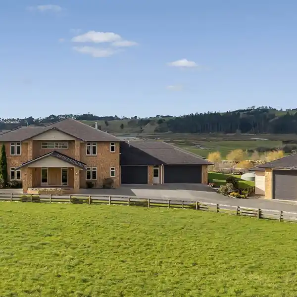 WHITFORD’S GRAND ESTATE