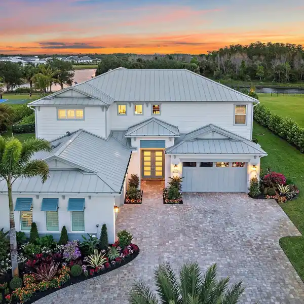 EXPANSIVE LUXURY HOME WITH CUSTOM OUTDOOR RETREAT