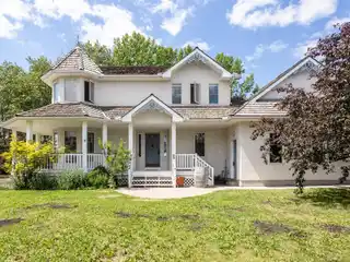 Peaceful Living on Farmstead Acreage