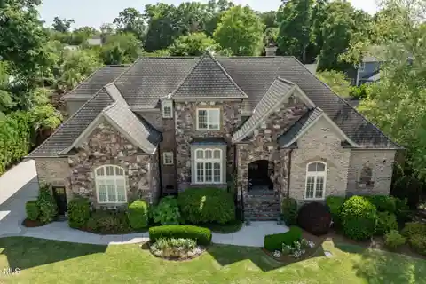 Luxury and Privacy in a Prime Location