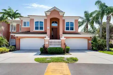 Spacious and Updated Villa Steps from Img Academy