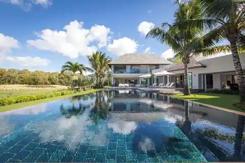 Exquisite Villa with Serene Ambiance