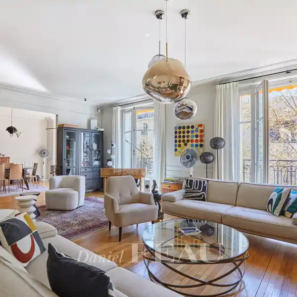 LOVELY APARTMENT IN AMAZING LOCATION
