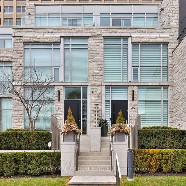 LUXURY LIVING IN THE HEART OF MIDTOWN
