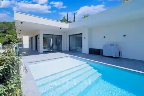 Contemporary Living in a Peaceful Setting