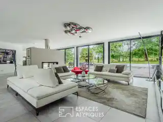 Contemporary Villa on the Edge of a Vineyard