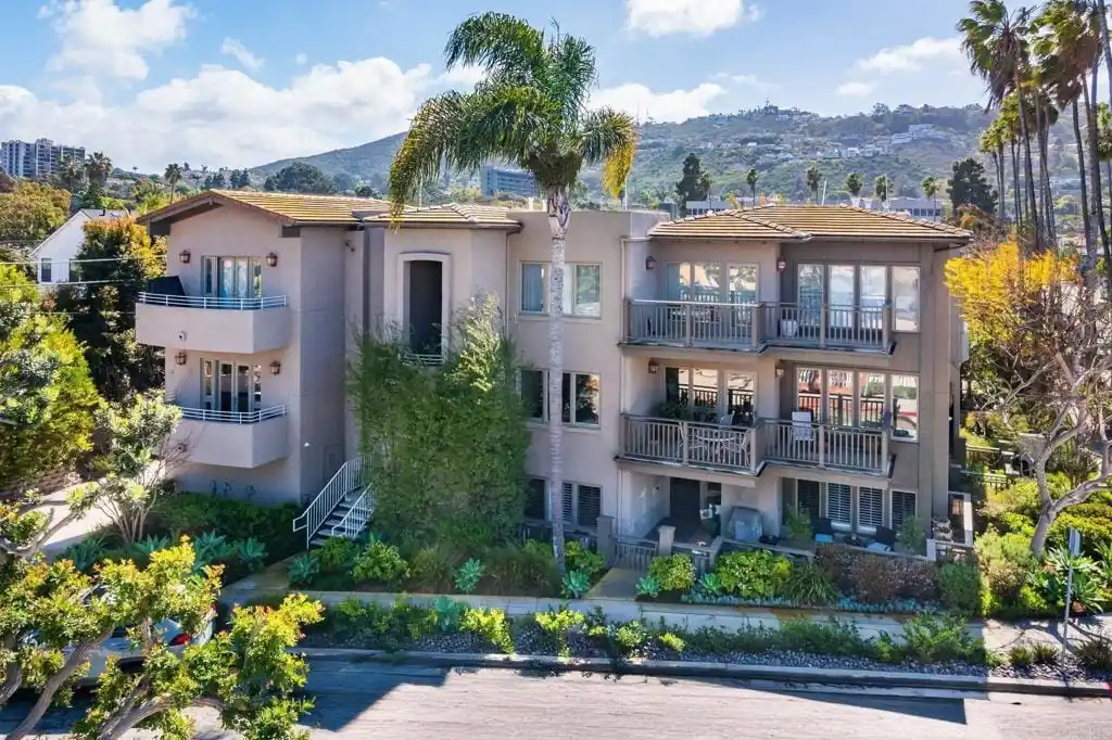 Exceptional Residence in the Vibrant Heart of La Jolla Shores