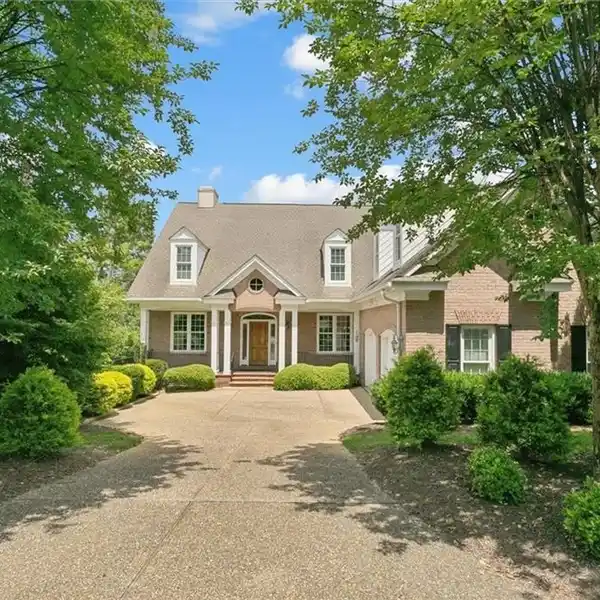 SERENE WATERFRONT LIVING WITH TIMELESS ELEGANCE