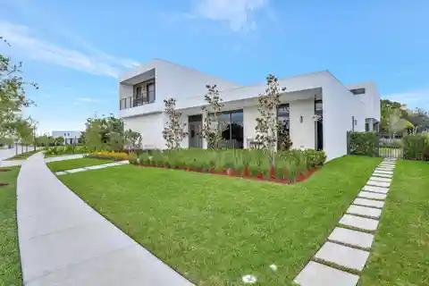 Modern-era Grandeur