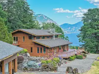 Craftsman Lodge-Style Masterpiece