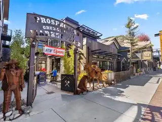 End Residence in Prospectors Marketplace